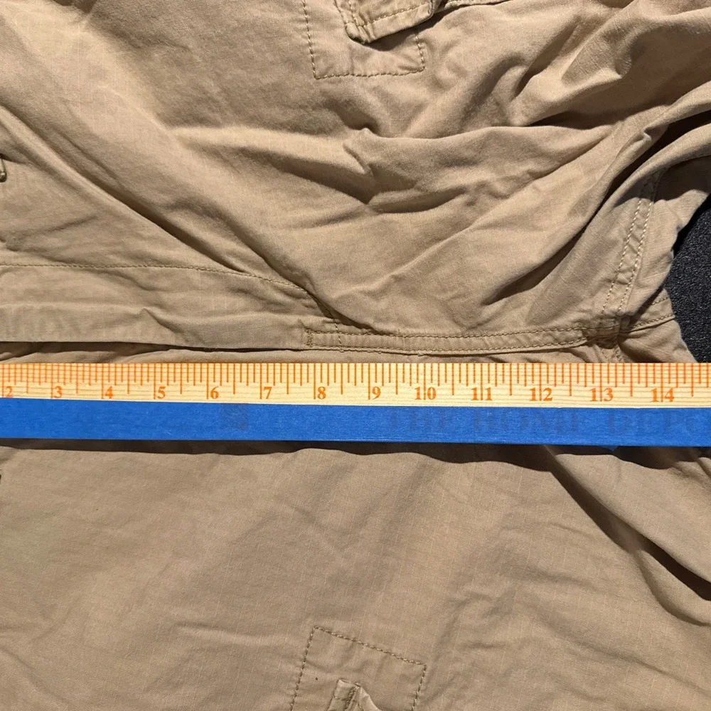 Levis Mens Cargo Shorts Khaki Tan Utility Gorpcore Hiking WaterLess Size 34